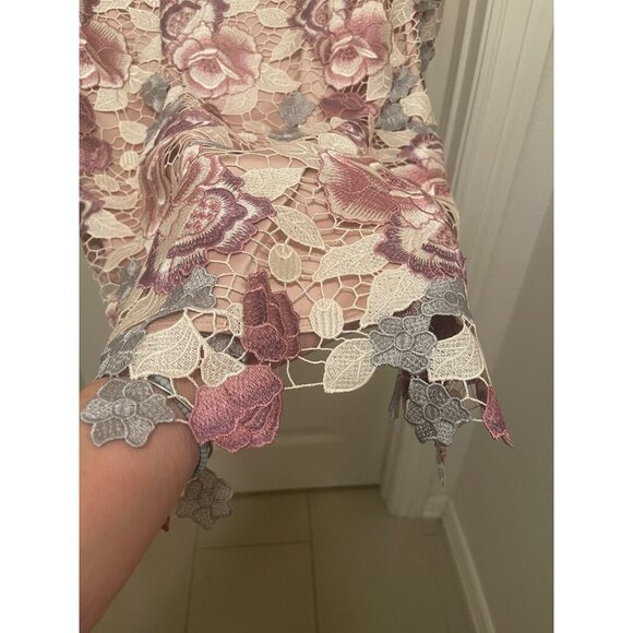 Eliza J Floral Lace Dress Size 8 In Pink & Beige With 3/4 Sleeves & V-Back Desig - Picture 10 of 15